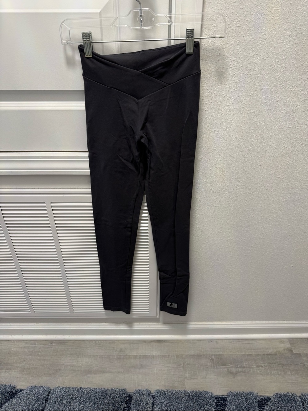 Women’s Celestial Bodiez dark gray V-Waist Active Leggings